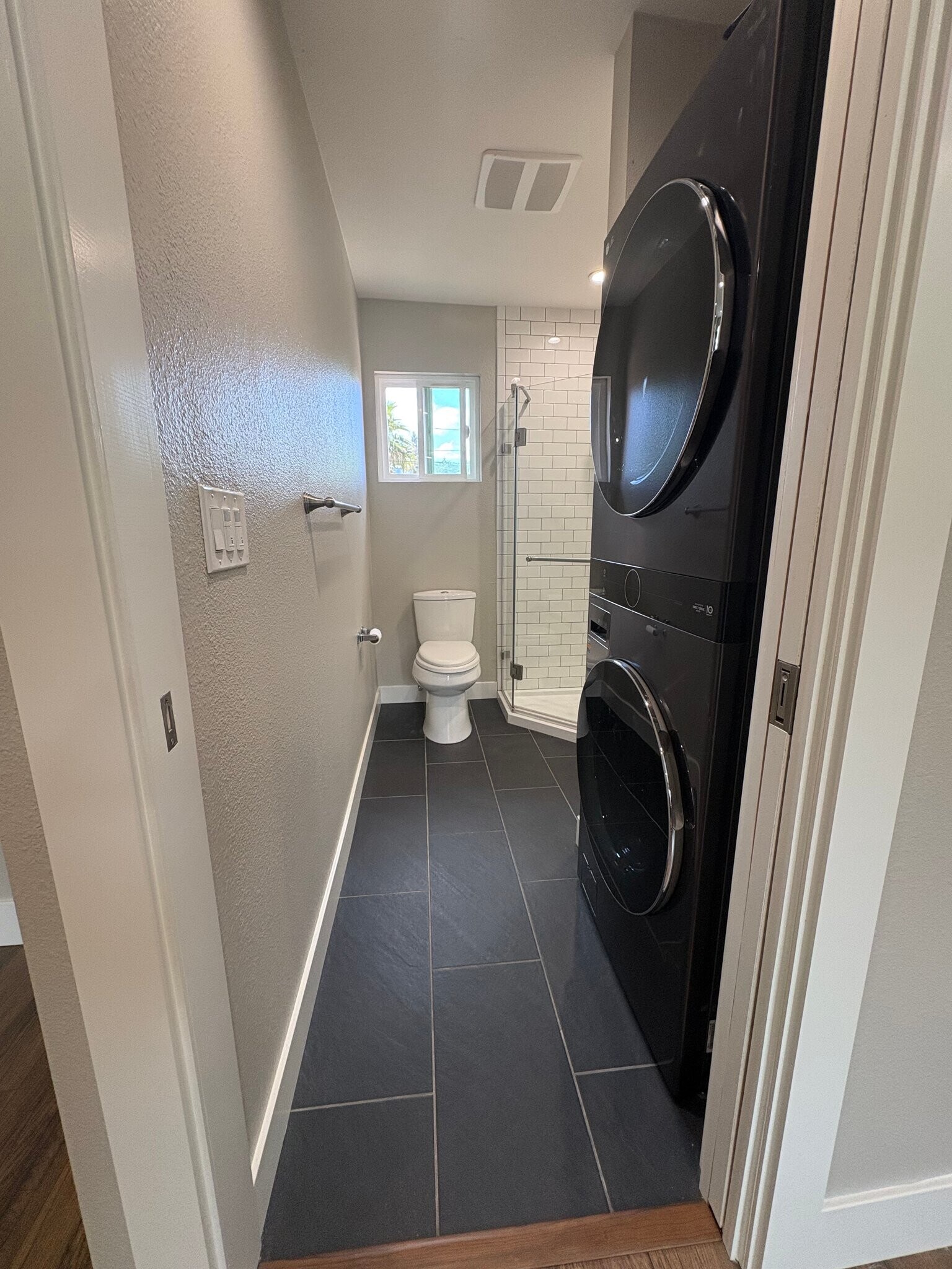 Building Photo - 911 E Aliso St