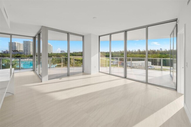 Building Photo - 2411 Laguna Cir