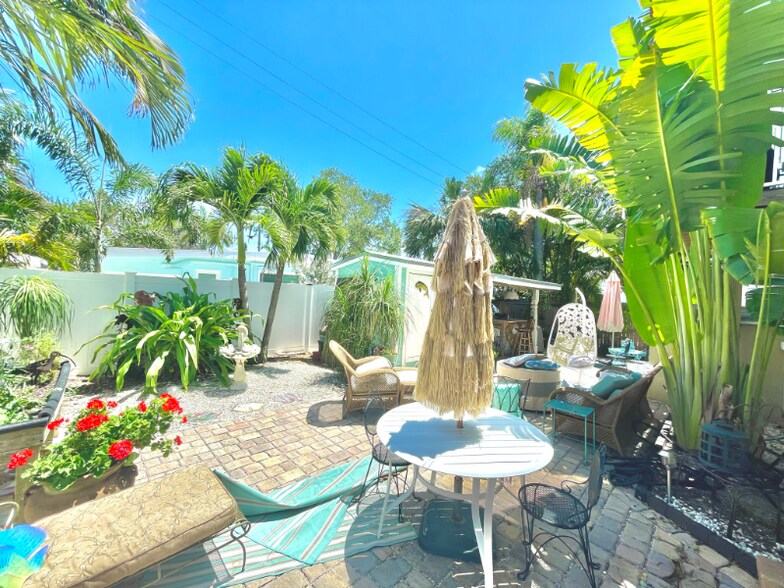 Building Photo - 14902 N Bayshore Dr