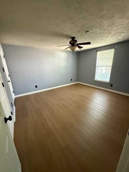 Building Photo - 86 Eldon Way