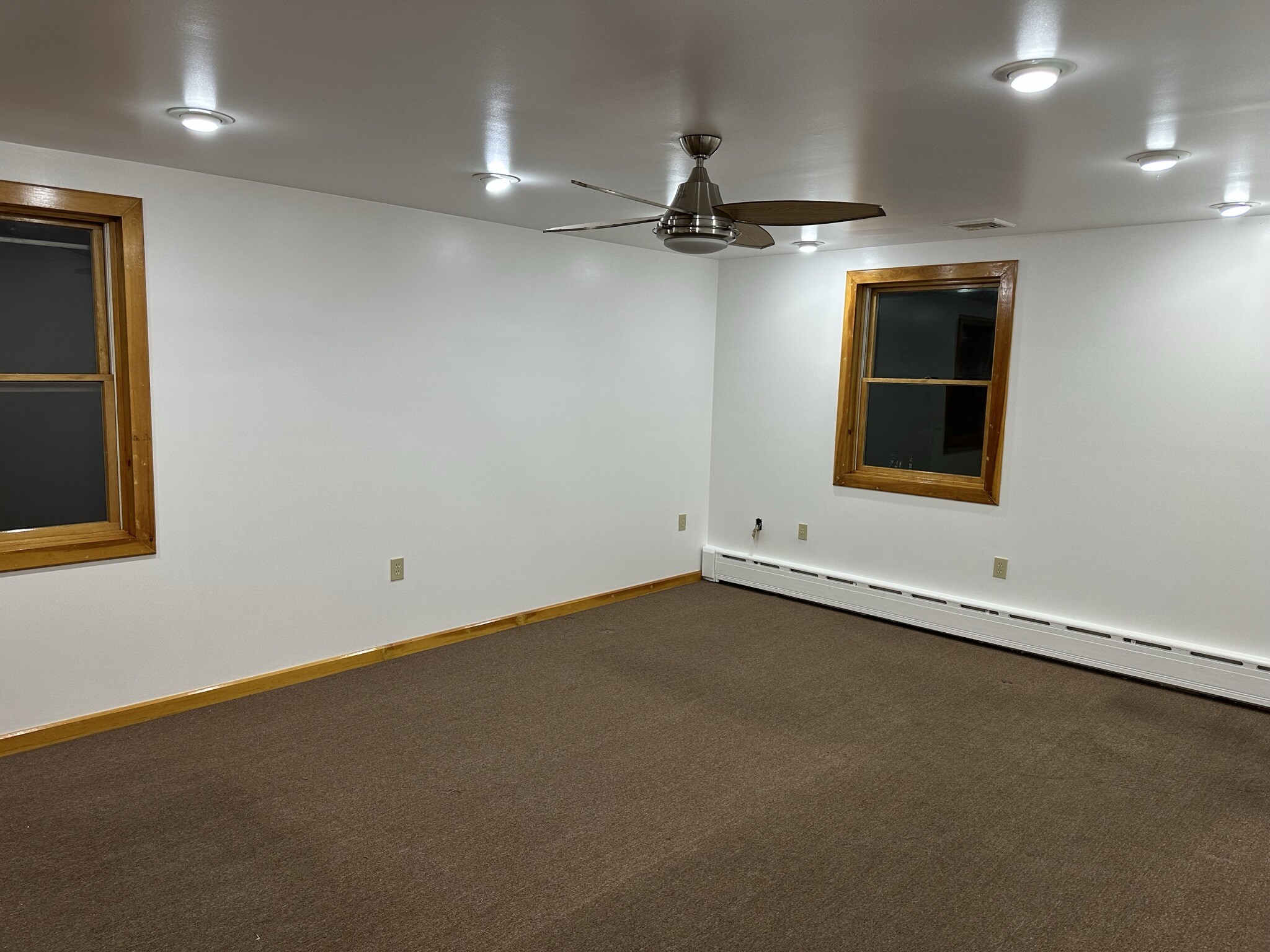 Building Photo - 160 6th Ave