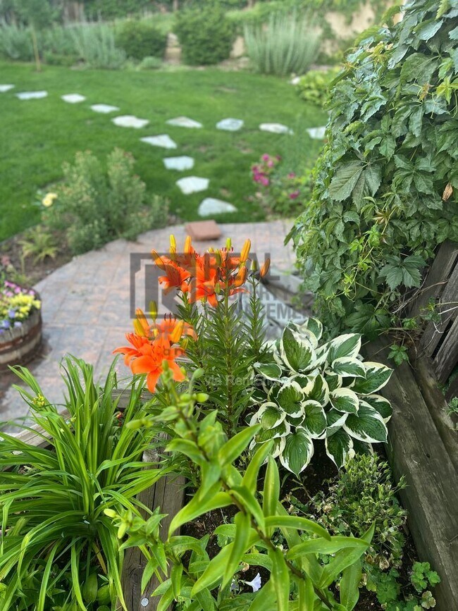 Building Photo - 1400 Hastings Dr