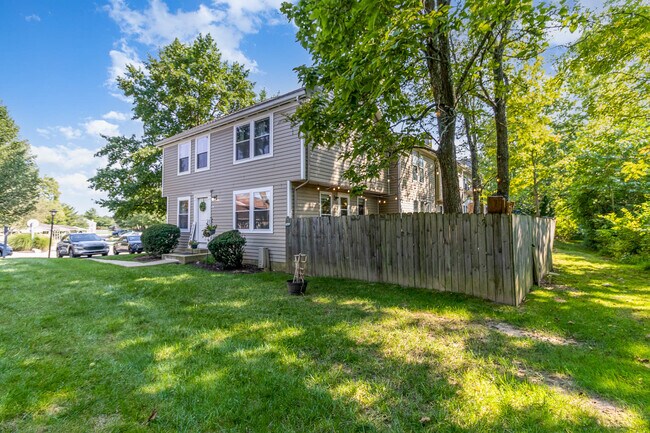 Building Photo - 1071 Stratford Ct