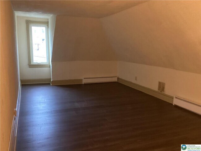 Building Photo - 809 Wood Ave