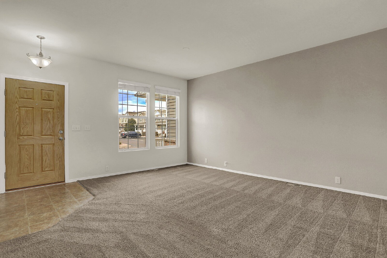 Building Photo - Updated 2-Bed Townhome Just Minutes from F...