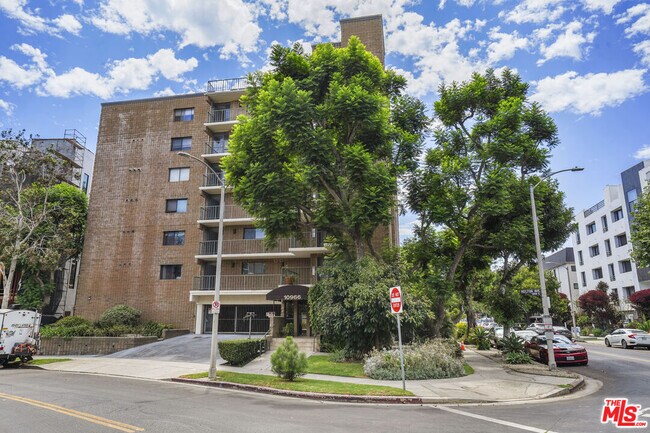 Building Photo - 10966 Rochester Ave