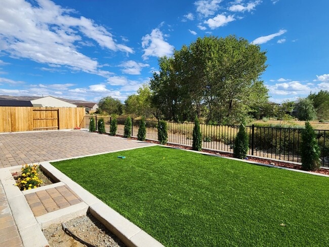 Building Photo - Large- single story home in the Stonebrook area of Sparks, NV.