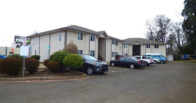 Building Photo - Rent Special: April's Rent FREE!! 2 Bedroom 1 Bath Unit NE Salem!