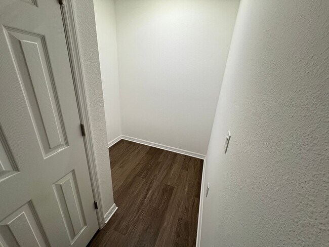 Building Photo - 4 bedroom 2.5 Bath House on Oakland Trails...