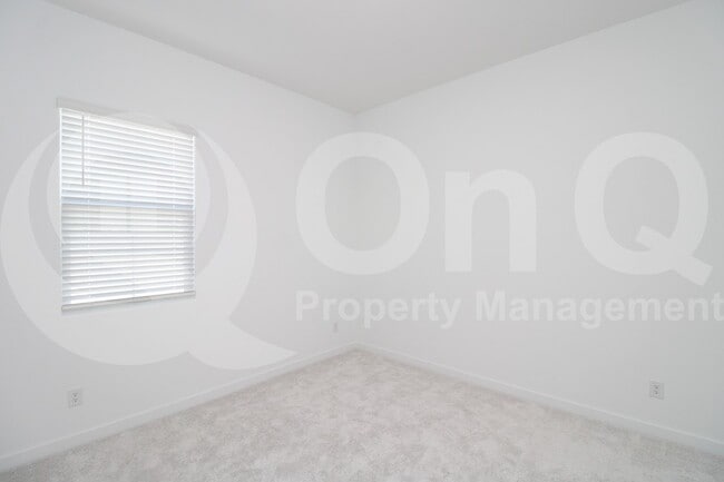 Building Photo - 3871 E Rainbow Dr