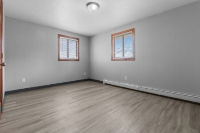 Building Photo - 1530 Moraine Terrace