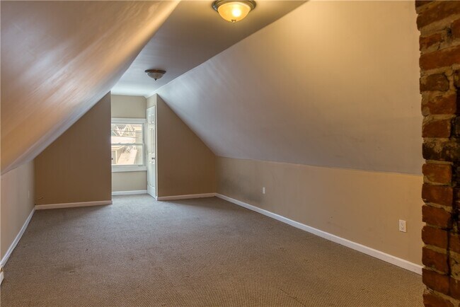 Building Photo - 779 S Goodman St