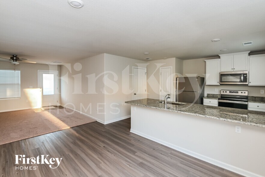 Building Photo - 5024 Wolfridge Ave