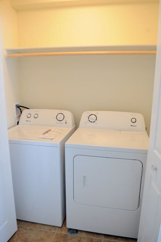 Building Photo - 3 Bedroom 2 Bathroom Condo * Flexible Leas...
