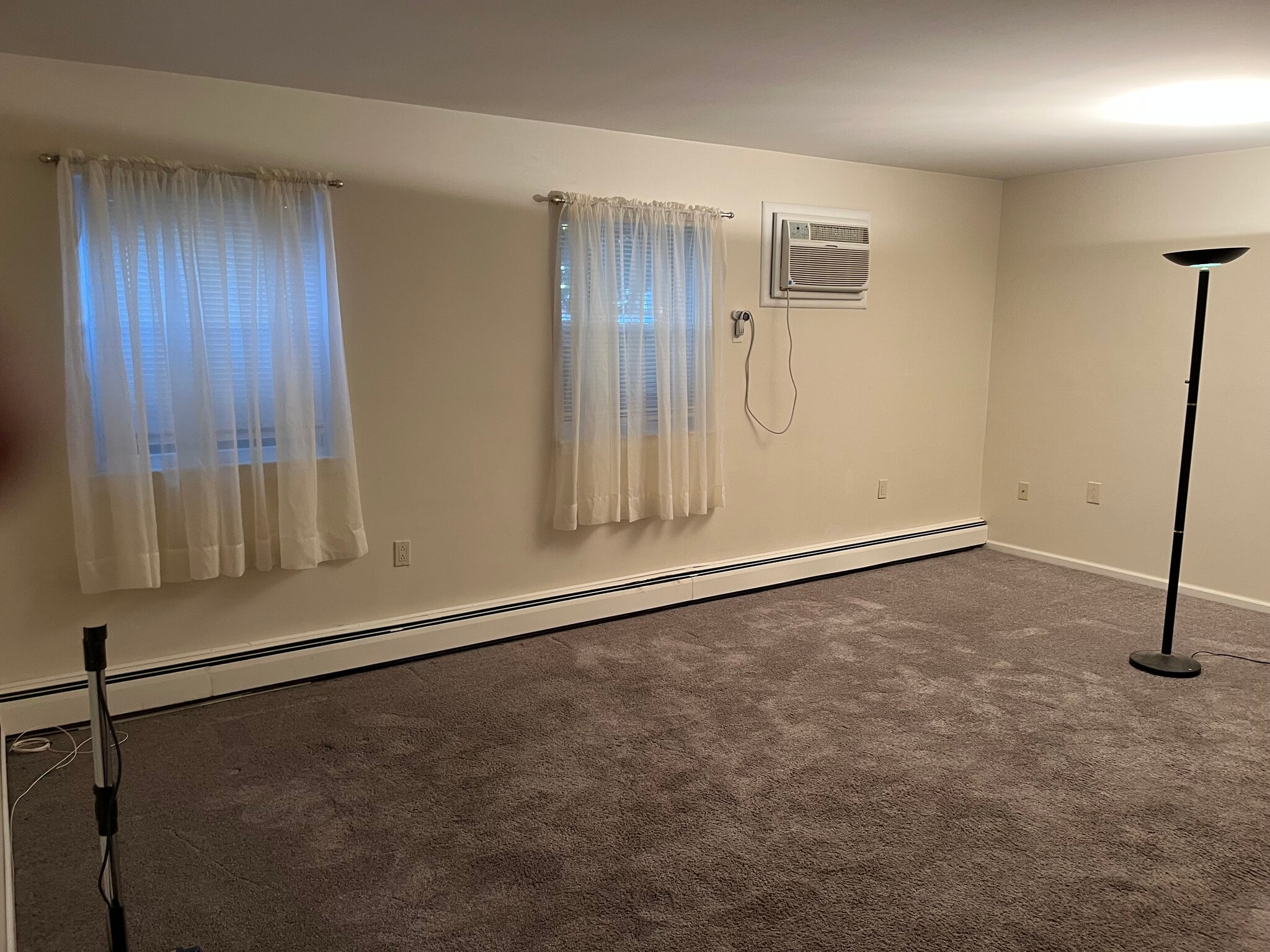 Building Photo - 302 River Rd