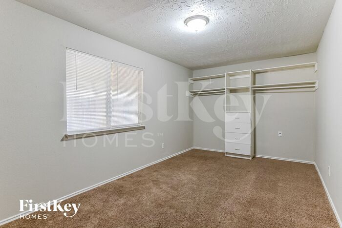 Building Photo - 3823 Ebury Dr