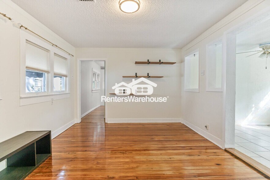 Building Photo - 1008 W Powhatan Ave