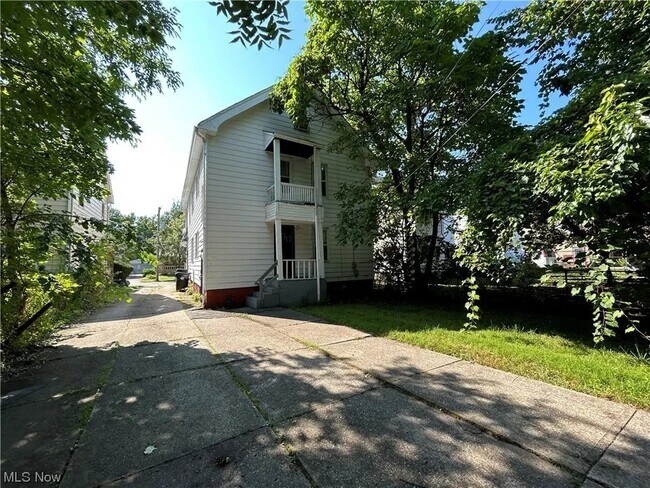 Building Photo - 985 E 143rd St