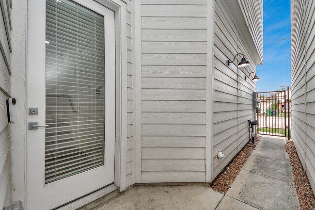 Building Photo - 5402 Margarita St