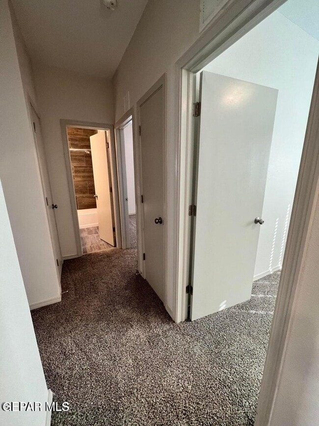 Building Photo - 461 Villa Ysleta