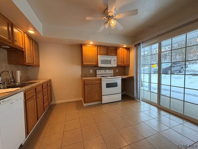 Building Photo - 1915 Young St