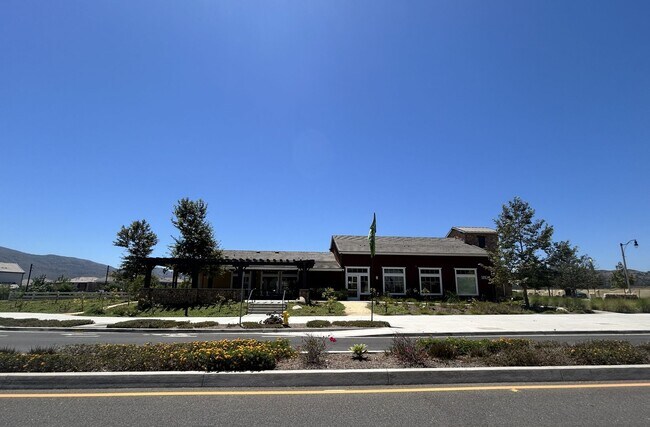Building Photo - 295 Fuerte Dr