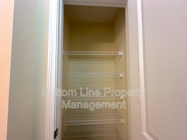 Building Photo - 9341 Hamel St