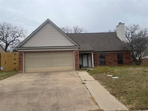 Building Photo - 1807 Chittam Dr