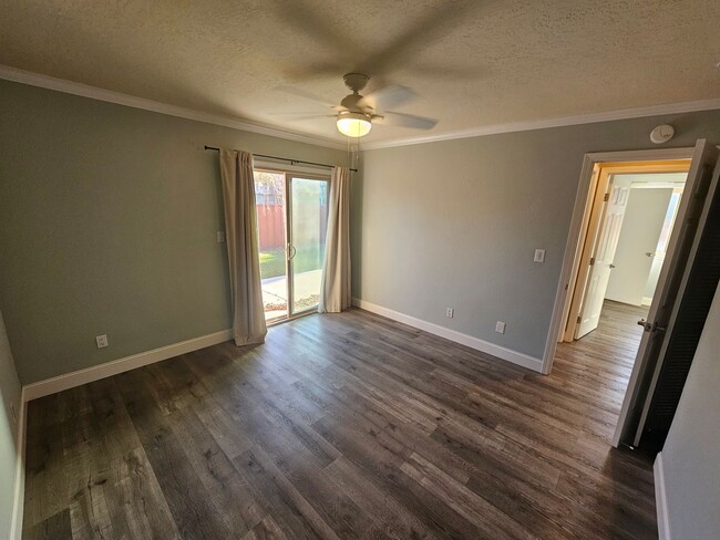 Building Photo - Beautifully Remodeled 3 Bedroom Home in Un...