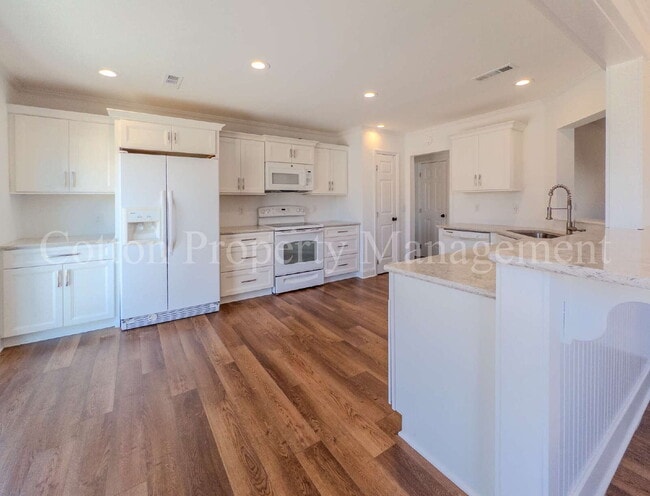 Building Photo - 4BR/2.5BA Pet Friendly home – BONUS Electricity Included! – Close to Beach & Shopping – $2,600/month