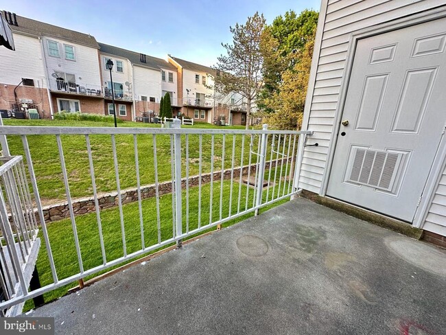 Building Photo - 14434 Cool Oak Ln