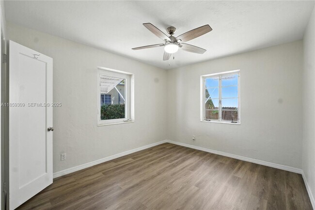 Building Photo - 2545 SW 27th Ln