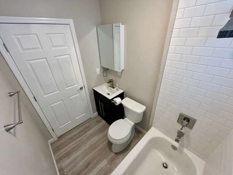 Bathroom - 1003 W 46th St