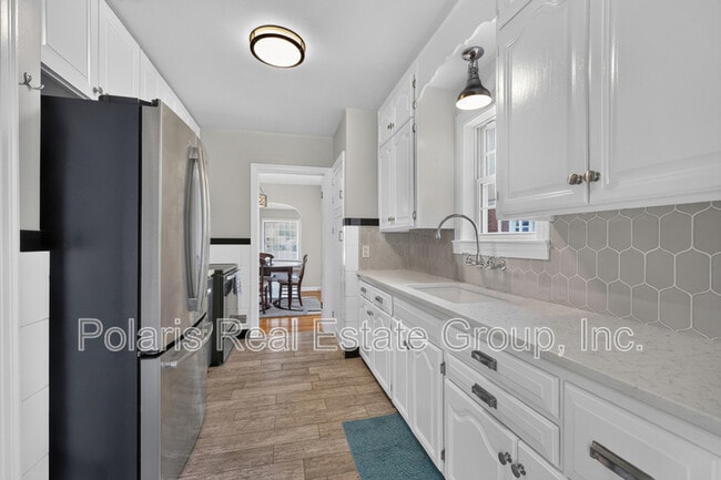 Building Photo - 5428 E 10th St