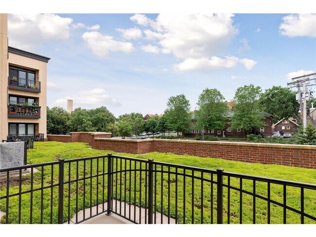 Building Photo - 15 E Franklin Ave