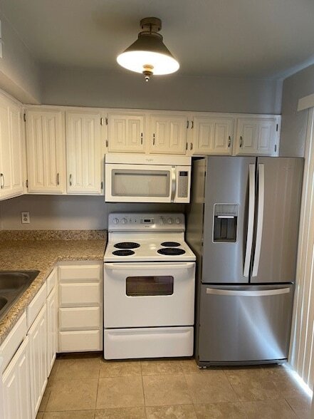 Building Photo - 336 Melrose Dr