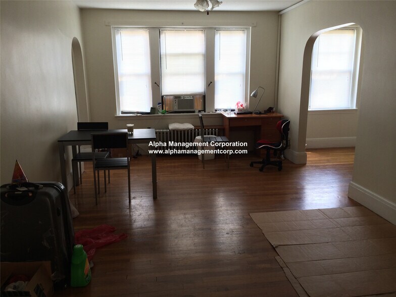 Building Photo - 349 Pleasant St