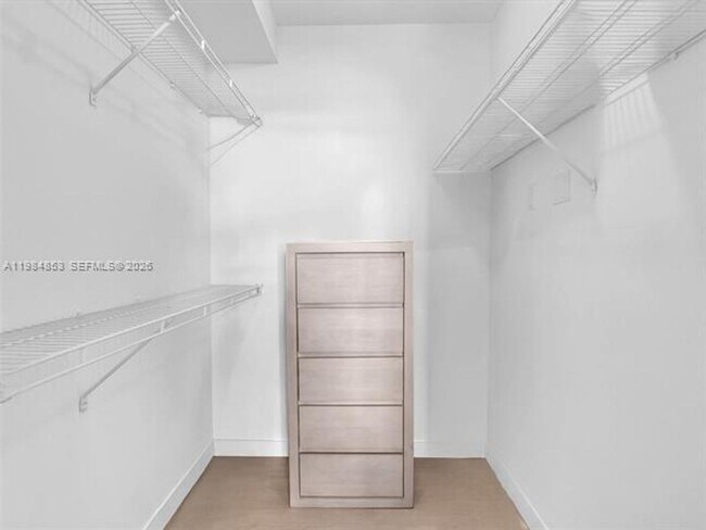 Building Photo - 17150 N Bay Rd