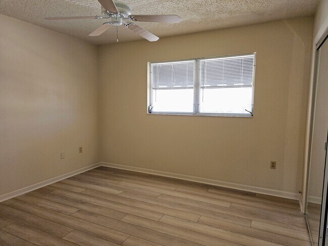 Building Photo - 360 137th Ave Cir