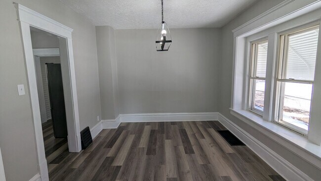 Building Photo - Welcome to this newly renovated, 3-bedroom home located in the heart of Akron