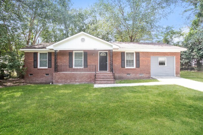 Building Photo - 1605 Edgemore Rd