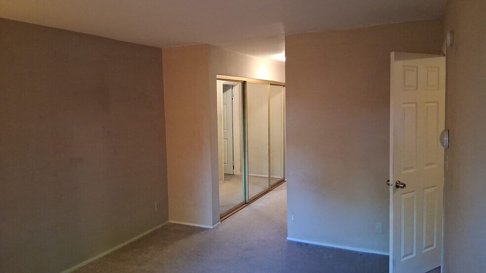 Building Photo - 35 Massolo Dr