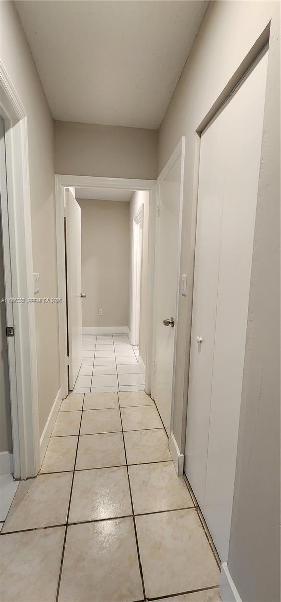 Building Photo - 800 SW 10th Ave