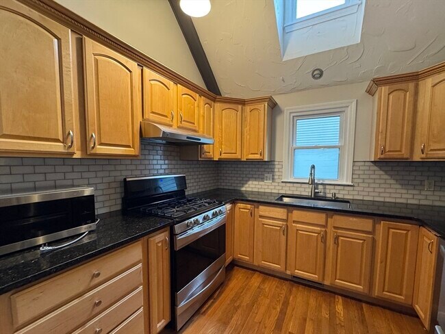 Building Photo - 229 Wellman Ave