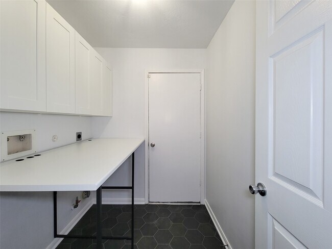 Building Photo - 8402 Major Blizzard Dr