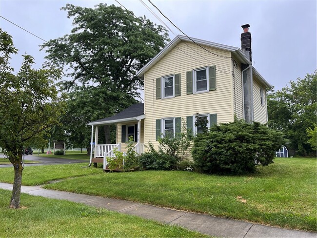 Building Photo - 145 Tillotson St