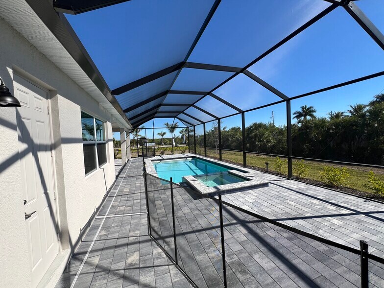 Pool, patio and canal - 8006 Lakes Edge Ln