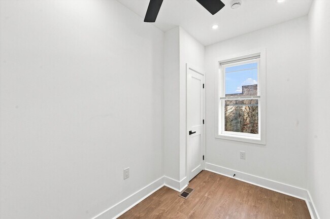 Building Photo - 269 S Hirst St