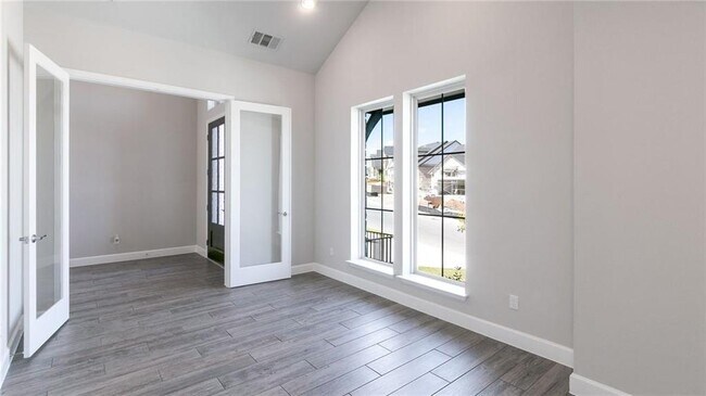 Building Photo - 6313 Empresa Dr