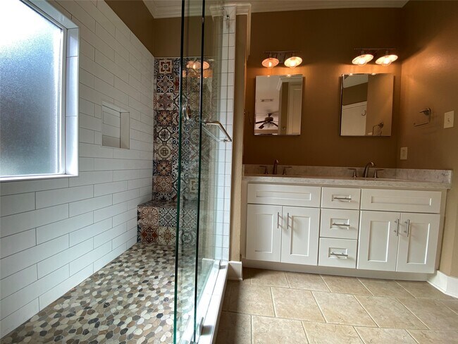 Building Photo - 735 Arlington St